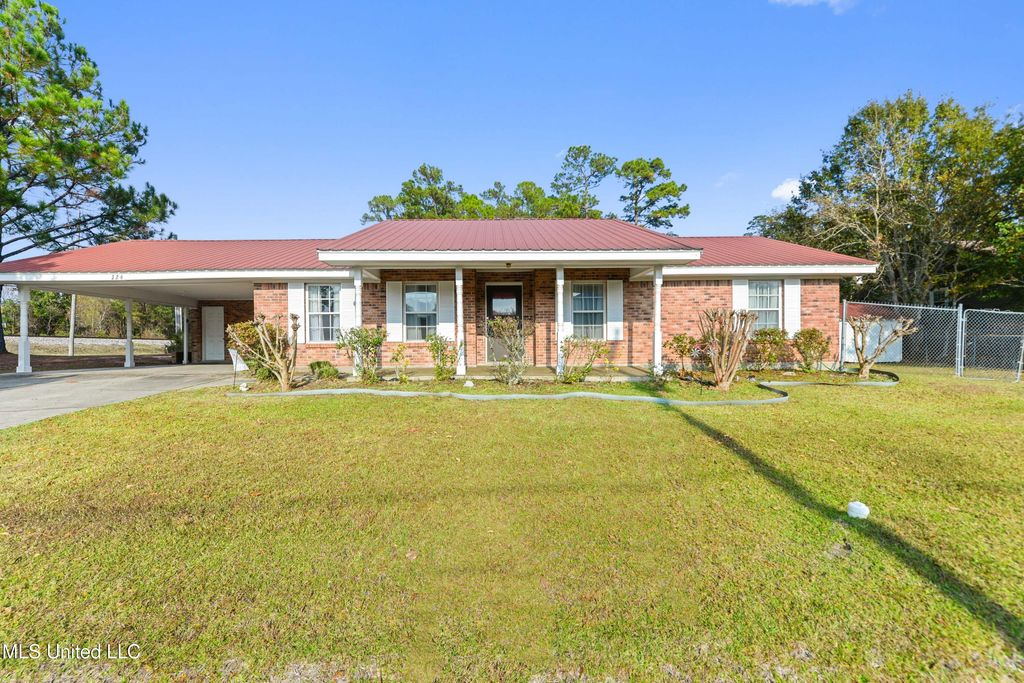 326 S Central Avenue, Waveland, MS 39576