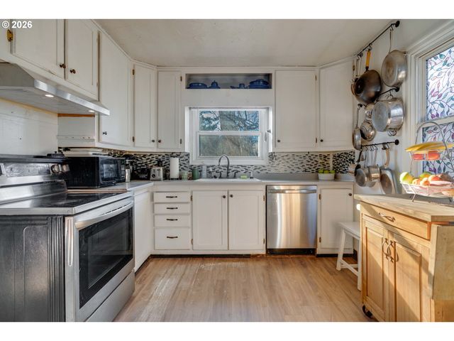 16901 Se IVON St, Portland, OR 97236