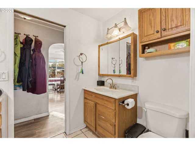 16901 Se IVON St, Portland, OR 97236