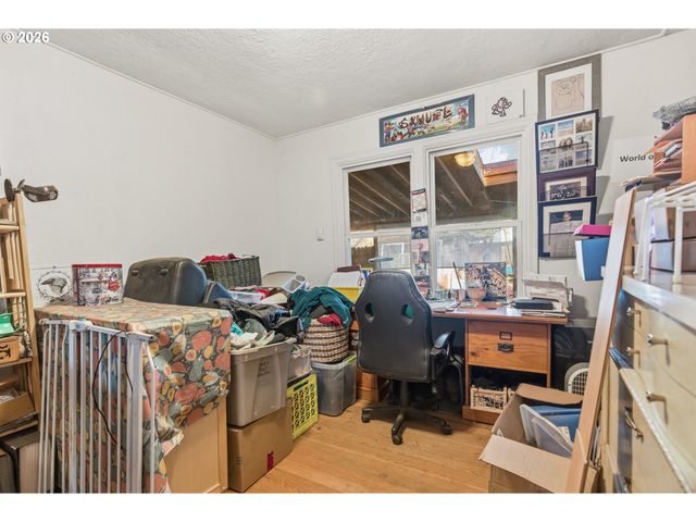 16901 Se IVON St, Portland, OR 97236