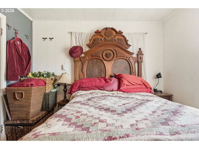 16901 Se IVON St, Portland, OR 97236