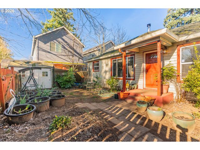 16901 Se IVON St, Portland, OR 97236