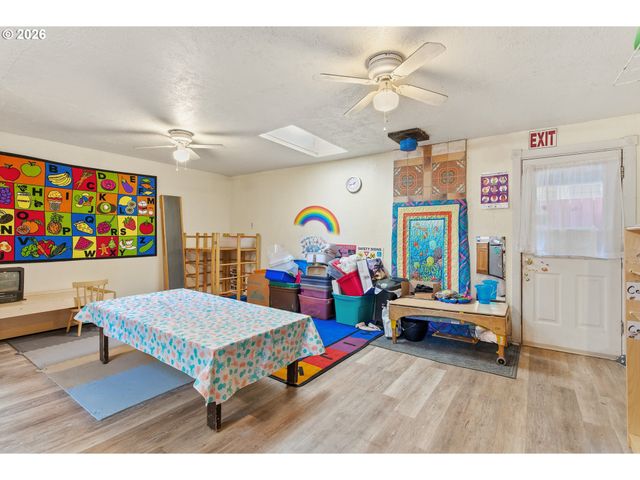 16901 Se IVON St, Portland, OR 97236