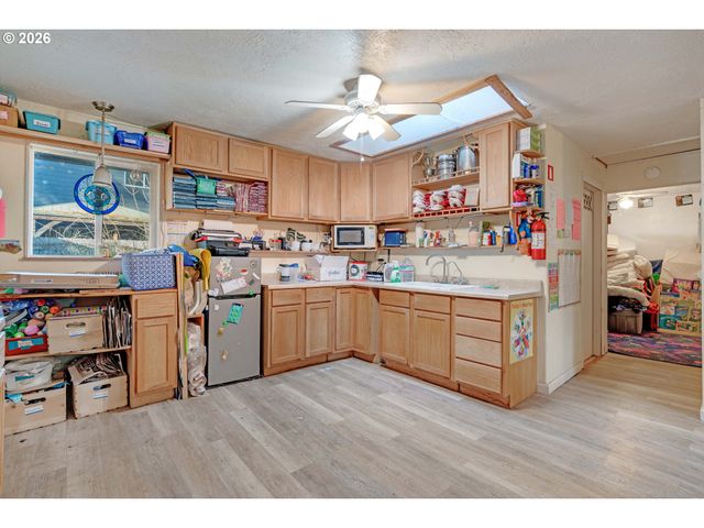 16901 Se IVON St, Portland, OR 97236