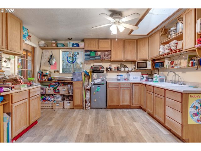 16901 Se IVON St, Portland, OR 97236
