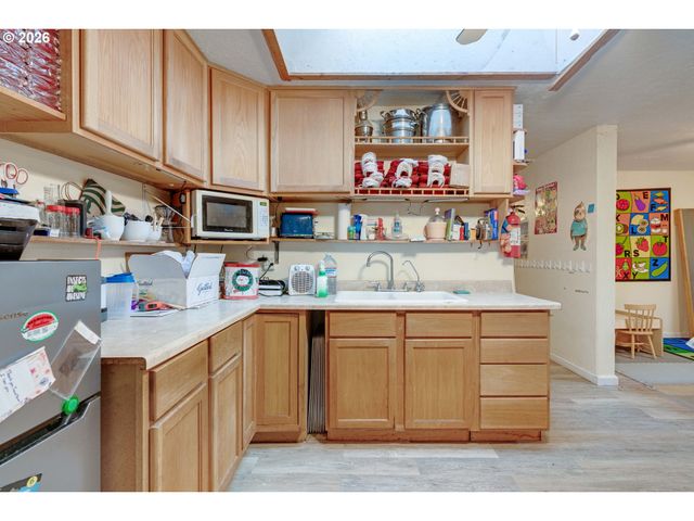 16901 Se IVON St, Portland, OR 97236