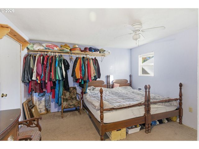 16901 Se IVON St, Portland, OR 97236