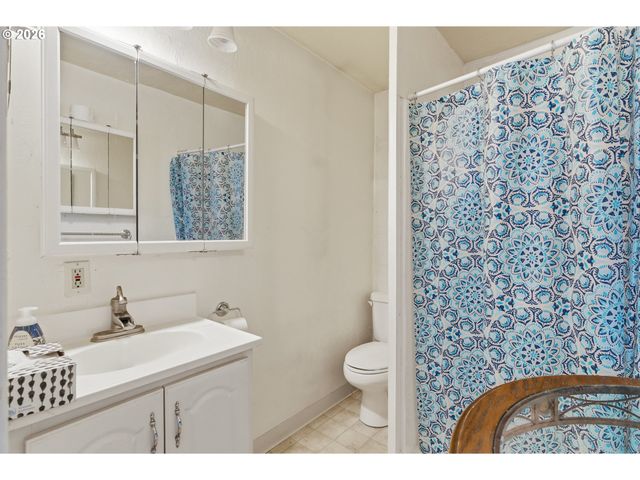 16901 Se IVON St, Portland, OR 97236