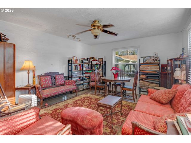 16901 Se IVON St, Portland, OR 97236