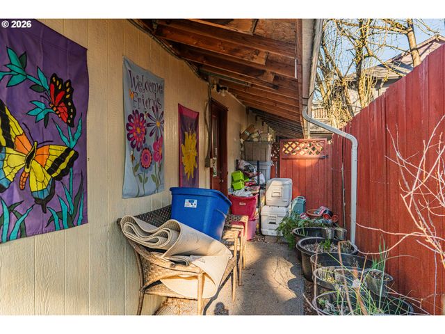 16901 Se IVON St, Portland, OR 97236