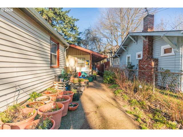 16901 Se IVON St, Portland, OR 97236