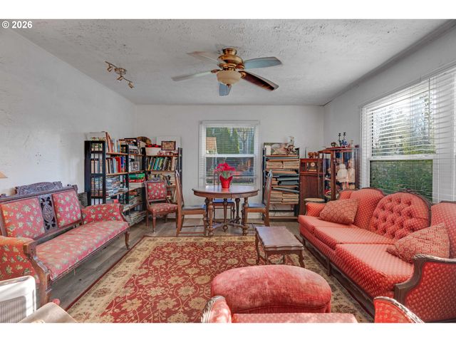 16901 Se IVON St, Portland, OR 97236