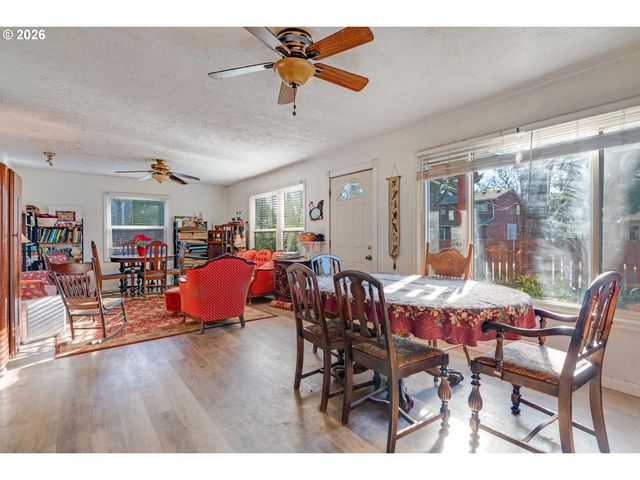 16901 Se IVON St, Portland, OR 97236