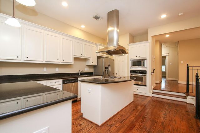5006 Blossom Street, Houston, TX 77007