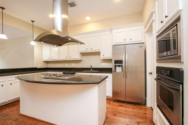 5006 Blossom Street, Houston, TX 77007
