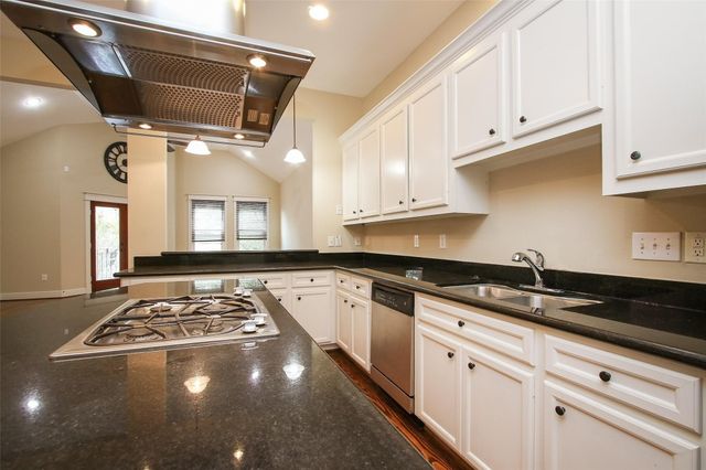 5006 Blossom Street, Houston, TX 77007