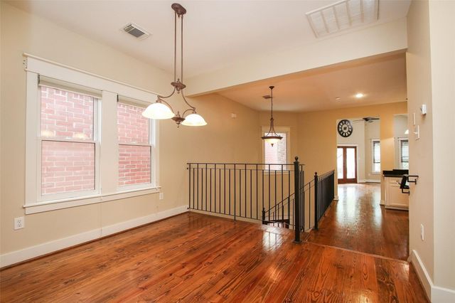 5006 Blossom Street, Houston, TX 77007