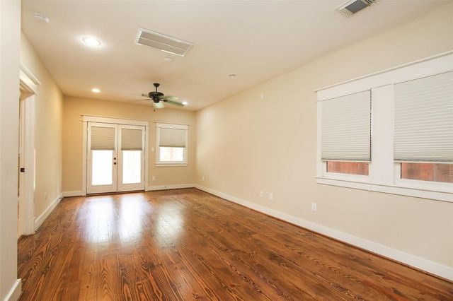5006 Blossom Street, Houston, TX 77007