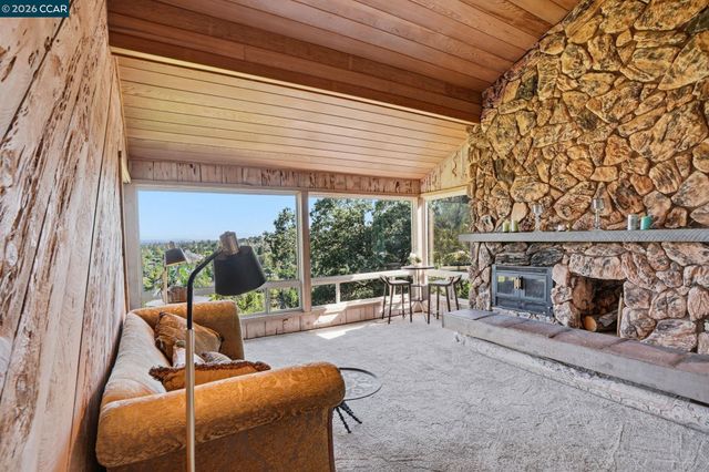 132 Rudgear Dr, Walnut Creek, CA 94596