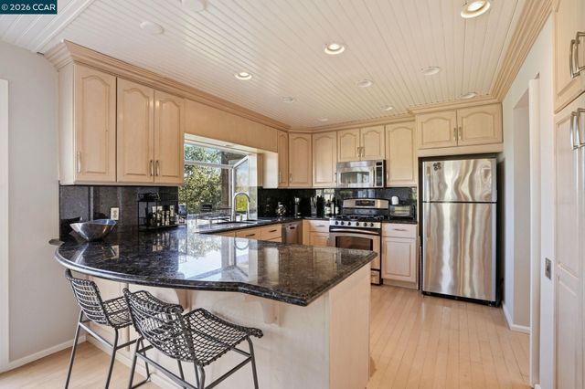 132 Rudgear Dr, Walnut Creek, CA 94596