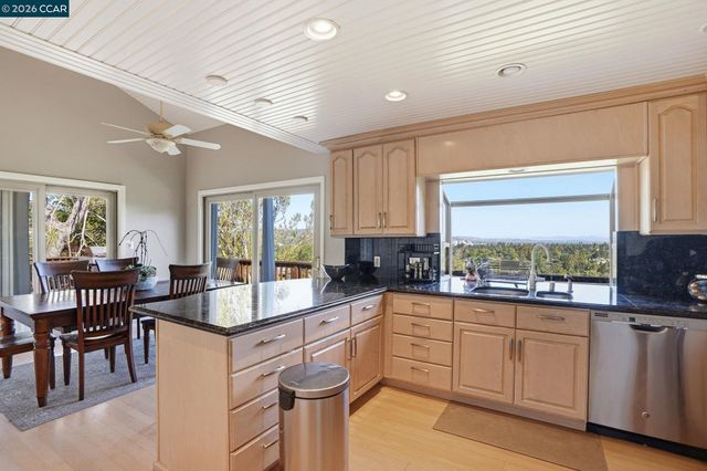132 Rudgear Dr, Walnut Creek, CA 94596