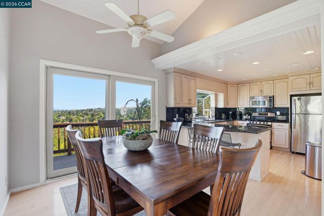 132 Rudgear Dr, Walnut Creek, CA 94596