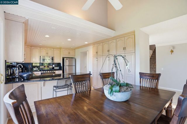 132 Rudgear Dr, Walnut Creek, CA 94596