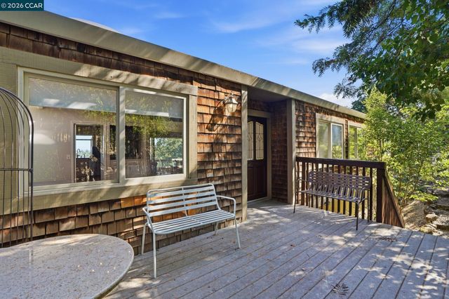132 Rudgear Dr, Walnut Creek, CA 94596
