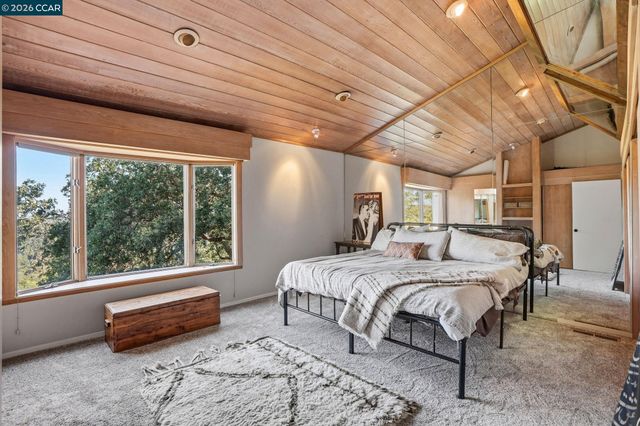 132 Rudgear Dr, Walnut Creek, CA 94596