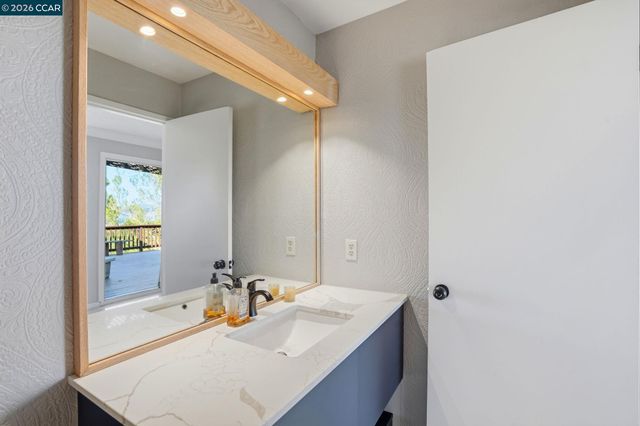 132 Rudgear Dr, Walnut Creek, CA 94596