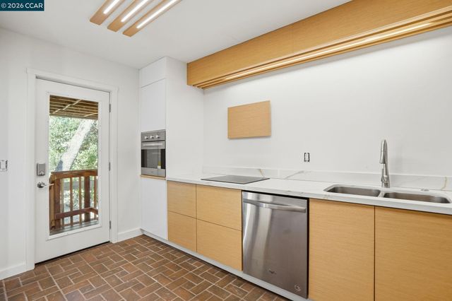 132 Rudgear Dr, Walnut Creek, CA 94596