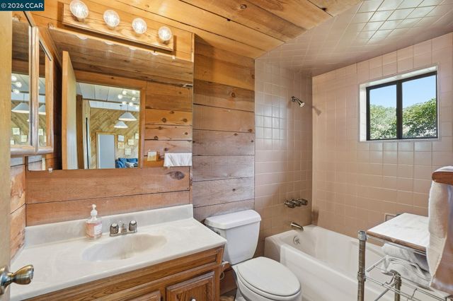132 Rudgear Dr, Walnut Creek, CA 94596