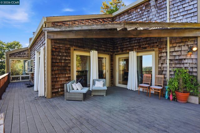 132 Rudgear Dr, Walnut Creek, CA 94596