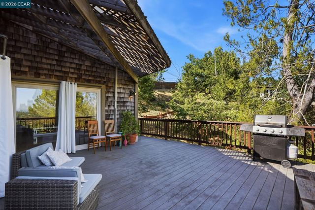 132 Rudgear Dr, Walnut Creek, CA 94596