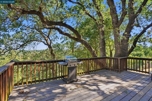 132 Rudgear Dr, Walnut Creek, CA 94596