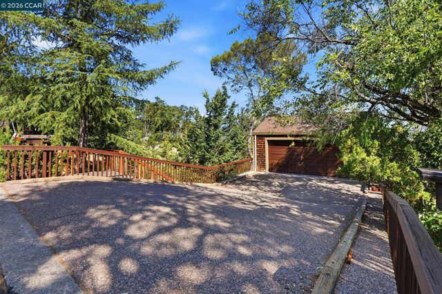 132 Rudgear Dr, Walnut Creek, CA 94596