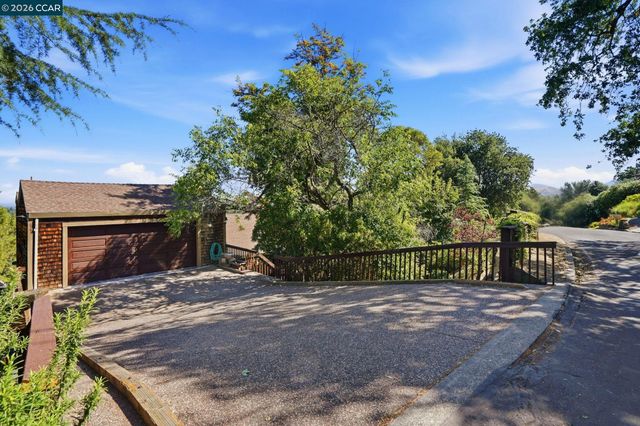 132 Rudgear Dr, Walnut Creek, CA 94596