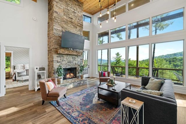 71 Laurel Creek Way, Blue Ridge, GA 30513