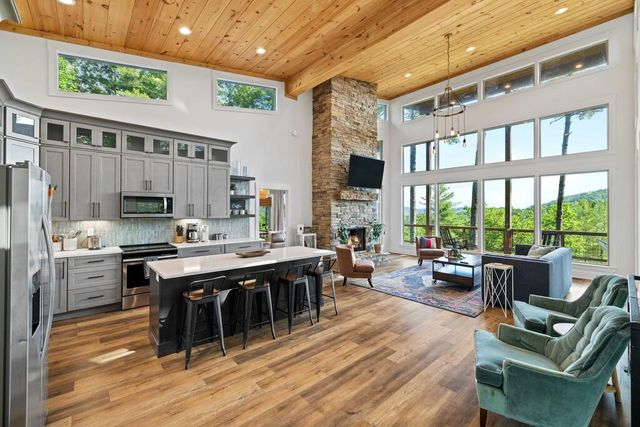 71 Laurel Creek Way, Blue Ridge, GA 30513