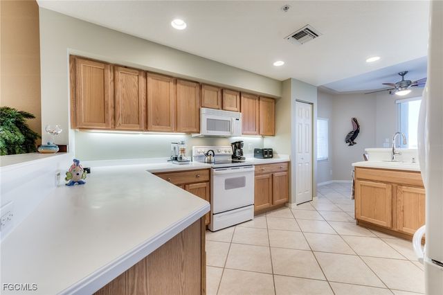 4141 Bay Beach LN 442, Fort Myers Beach, FL 33931