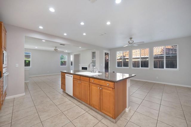 207 W Moraga St, Tracy, CA 95391