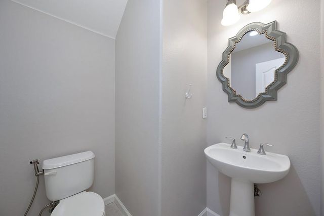 207 W Moraga St, Tracy, CA 95391