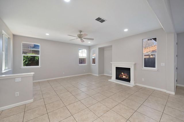 207 W Moraga St, Tracy, CA 95391