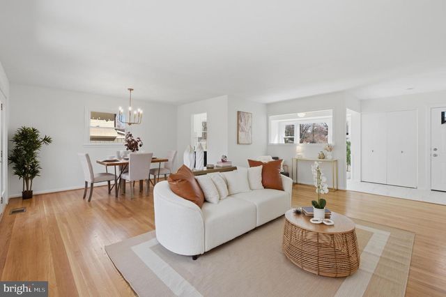 902 ECHOLS ST SE, Vienna, VA 22180