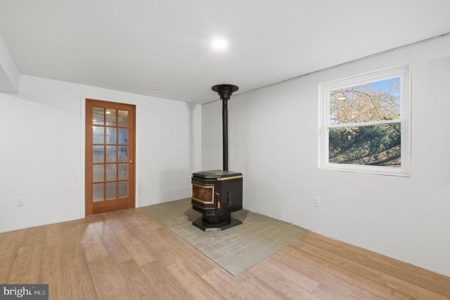 902 ECHOLS ST SE, Vienna, VA 22180