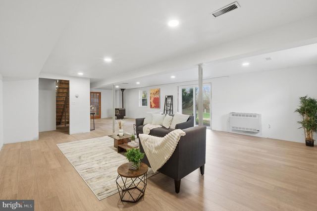 902 ECHOLS ST SE, Vienna, VA 22180