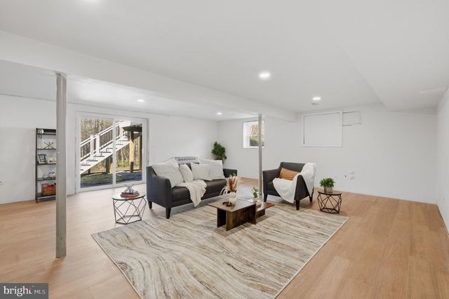 902 ECHOLS ST SE, Vienna, VA 22180