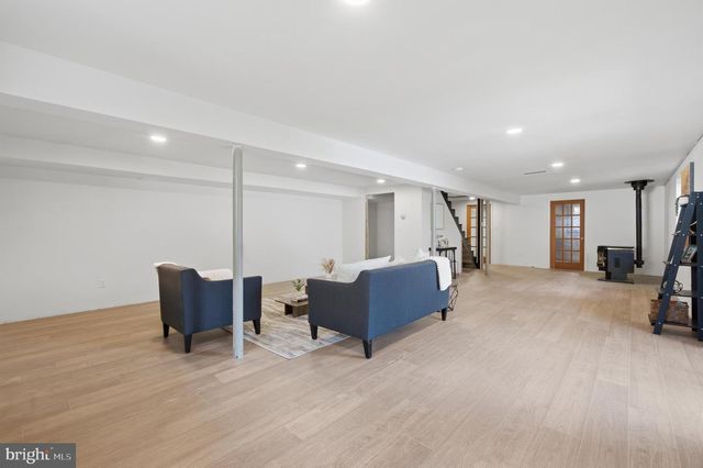 902 ECHOLS ST SE, Vienna, VA 22180