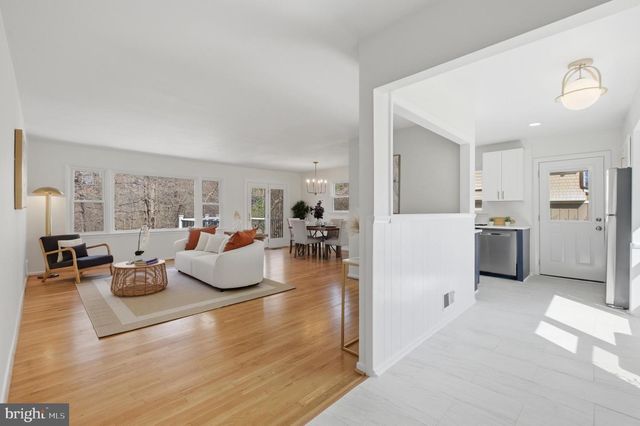 902 ECHOLS ST SE, Vienna, VA 22180