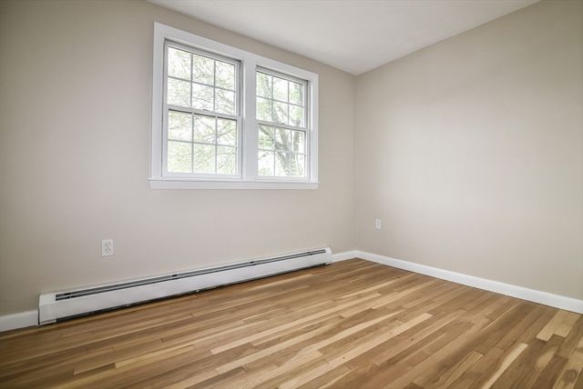 14 Centerville Dr, Salem, NH 03079